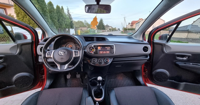 Toyota Yaris cena 30900 przebieg: 148000, rok produkcji 2011 z Sławno małe 466